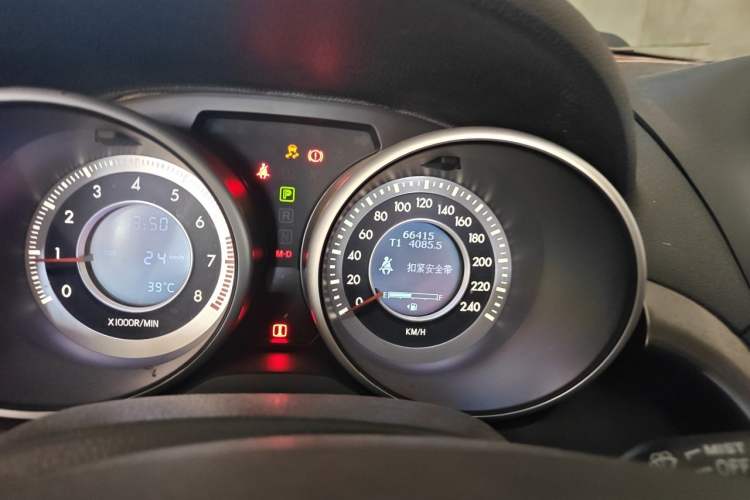 Used Bestune X80 2015 2.0L Automatic Comfort Anniversary Edition Odometer Close Up