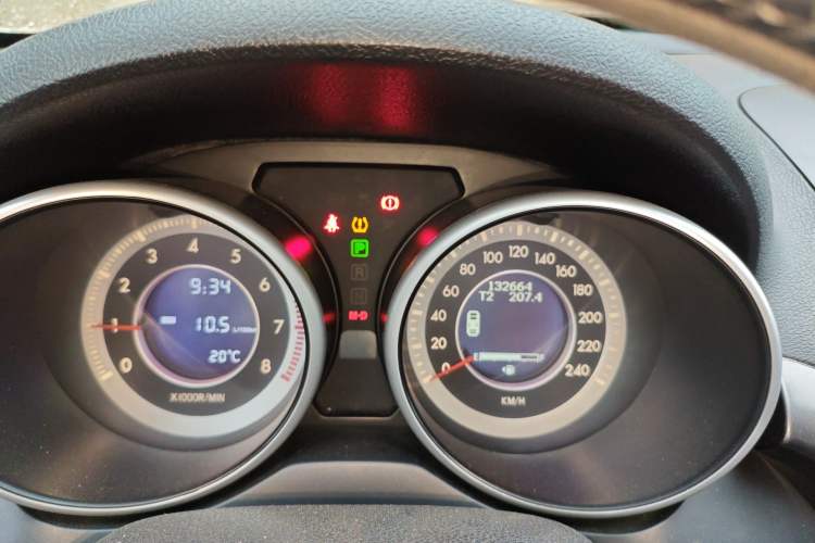 Used Bestune X80 2015 1.8T Automatic Luxury Model Odometer Close Up
