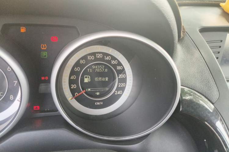 Used Bestune X80 2015 1.8T Automatic Sport Model Odometer Close Up