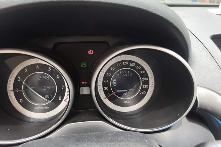 Used Bestune X80 2015 2.0L automatic luxury version Odometer Close Up
