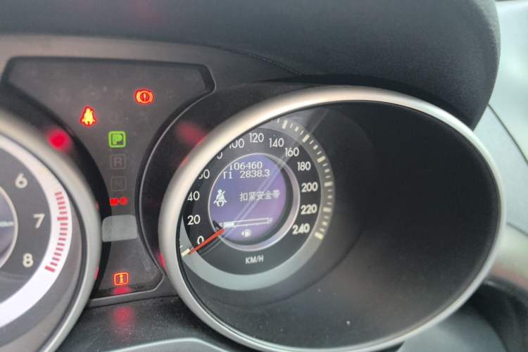 Used Bestune X80 2015 1.8T Automatic Luxury Model Odometer Close Up