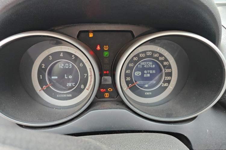 Used Bestune X80 2015 2.0L automatic luxury version Odometer Close Up