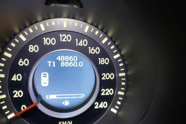 Used Bestune X80 2015 2.0L automatic comfort version Odometer Close Up