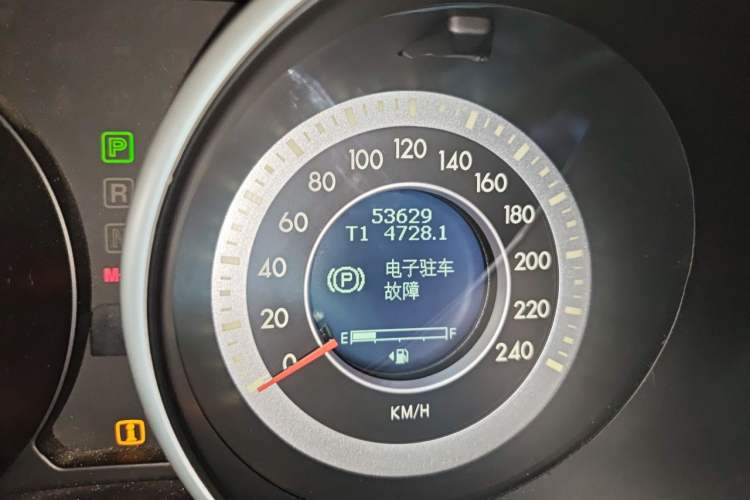 Used Bestune X80 2015 2.0L automatic comfort version Odometer Close Up