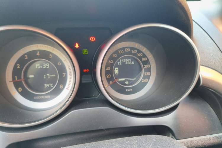Used Bestune X80 2015 2.0L automatic comfort version Odometer Close Up