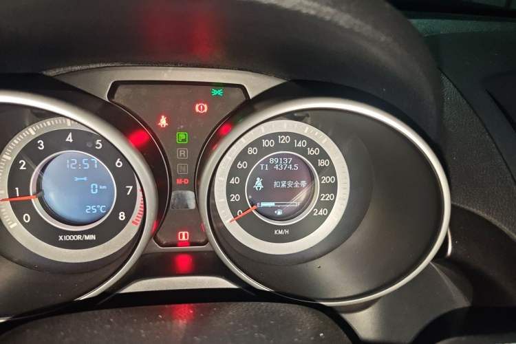 Used Bestune X80 2015 2.0L Automatic Comfort Anniversary Edition Odometer Close Up