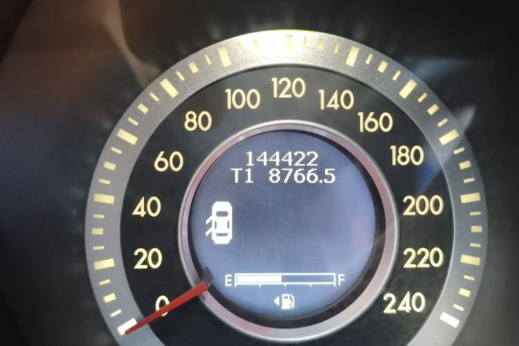 Used Bestune X80 2015 2.0L automatic luxury version Odometer Close Up