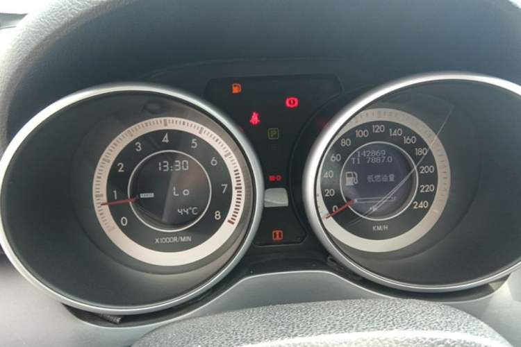 Used Bestune X80 2015 2.0L automatic luxury version Odometer Close Up