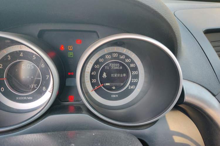 Used Bestune X80 2015 2.0L automatic luxury version Odometer Close Up