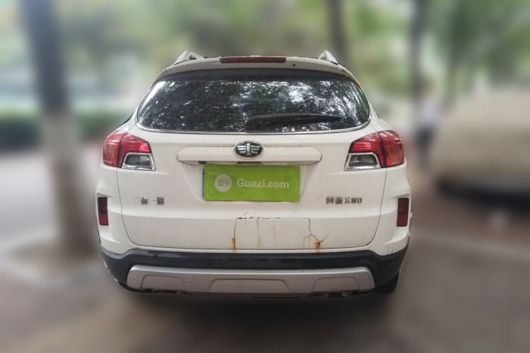 Used Bestune X80 2015 2.0L automatic luxury version Rear