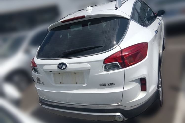 Used Bestune X80 2015 2.0L automatic luxury version Rear