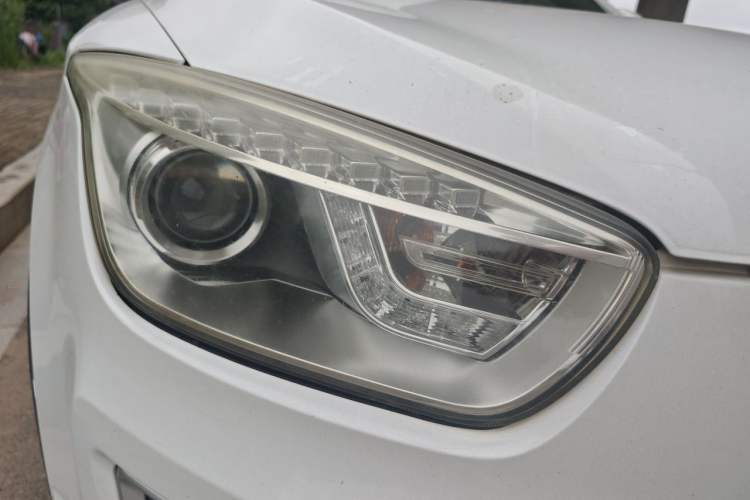 Used Bestune X80 2015 2.0L Automatic Comfort Anniversary Edition Right Front Headlight