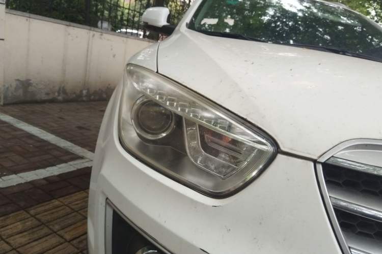 Used Bestune X80 2015 2.0L automatic luxury version Right Front Headlight