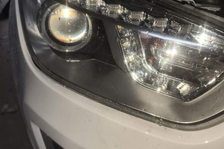 Used Bestune X80 2015 2.0L automatic luxury version Right Front Headlight