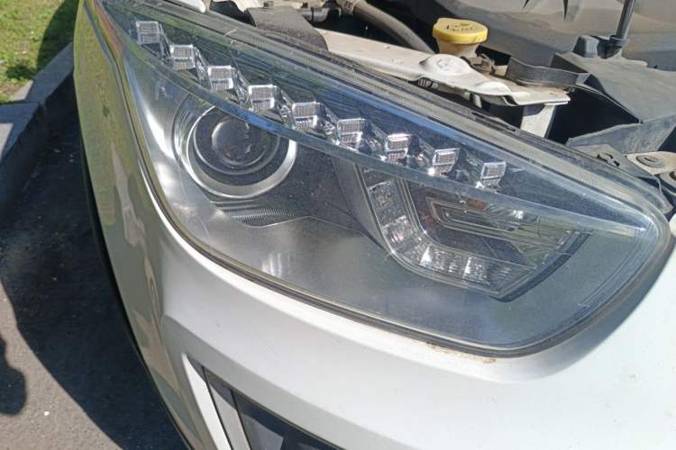 Used Bestune X80 2015 1.8T Automatic Luxury Model Right Front Headlight