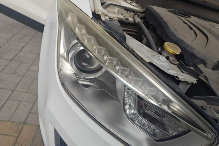 Used Bestune X80 2015 1.8T Automatic Luxury Model Right Front Headlight