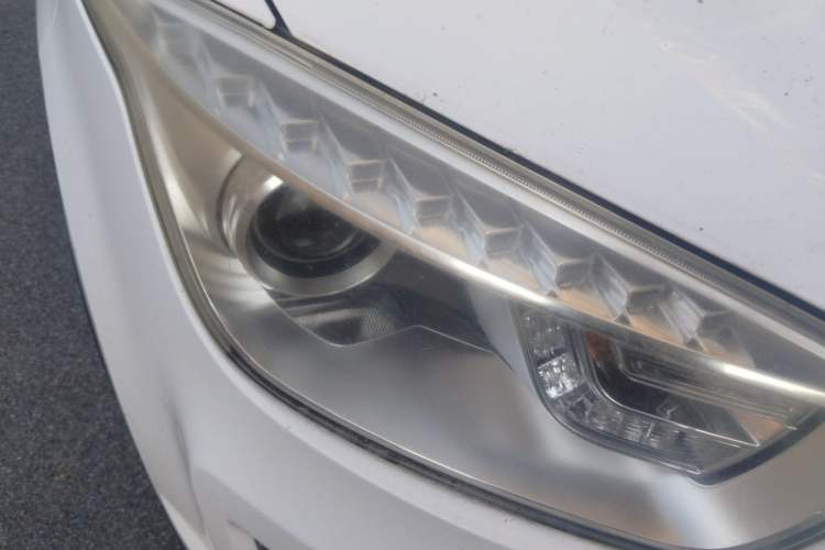 Used Bestune X80 2015 2.0L Automatic Comfort Anniversary Edition Right Front Headlight