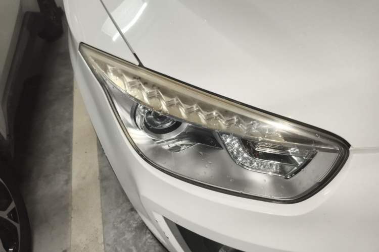 Used Bestune X80 2015 1.8T Automatic Luxury Model Right Front Headlight