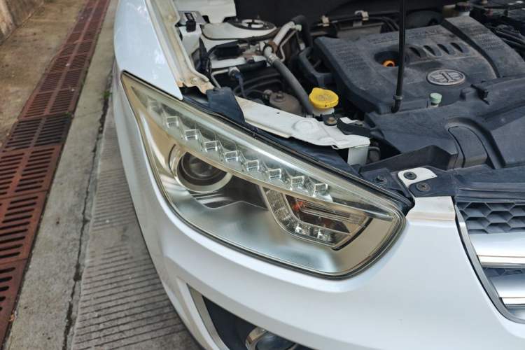 Used Bestune X80 2015 2.0L automatic luxury version Right Front Headlight