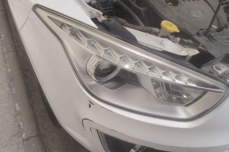 Used Bestune X80 2015 2.0L automatic luxury version Right Front Headlight