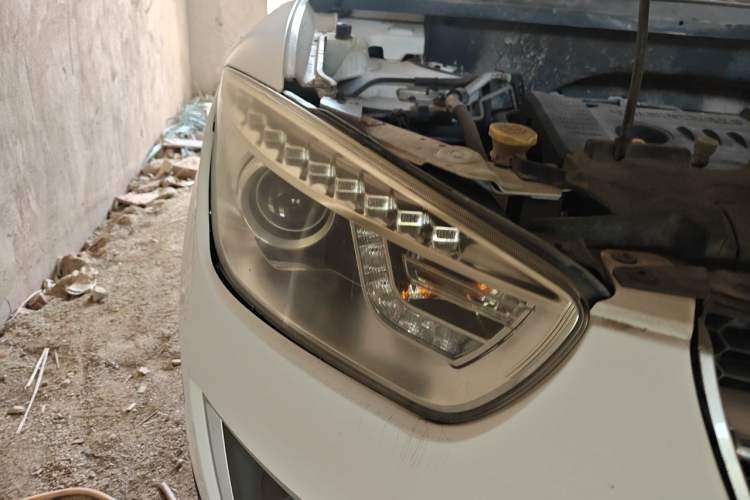 Used Bestune X80 2015 2.0L Automatic Comfort Anniversary Edition Right Front Headlight