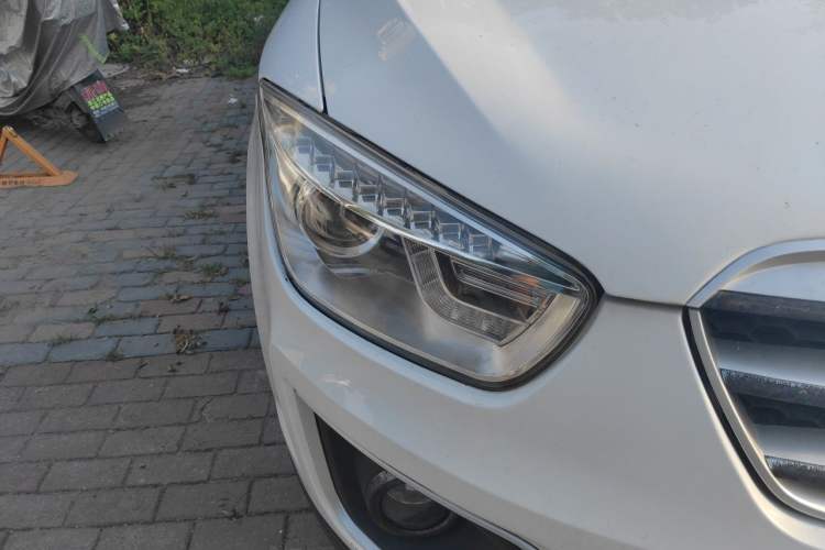 Used Bestune X80 2015 2.0L automatic luxury version Right Front Headlight
