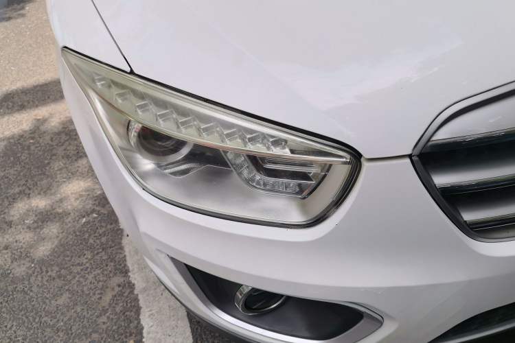Used Bestune X80 2015 2.0L Automatic Comfort Anniversary Edition Right Front Headlight