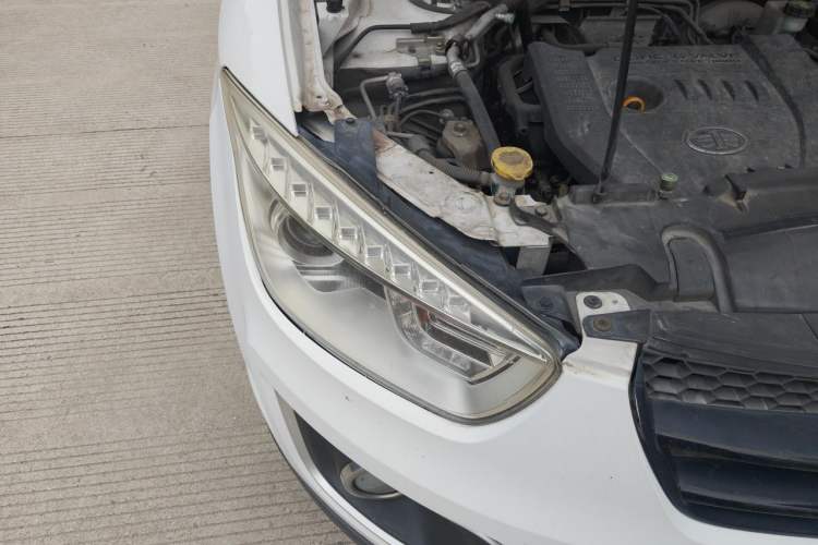 Used Bestune X80 2015 2.0L automatic comfort version Right Front Headlight