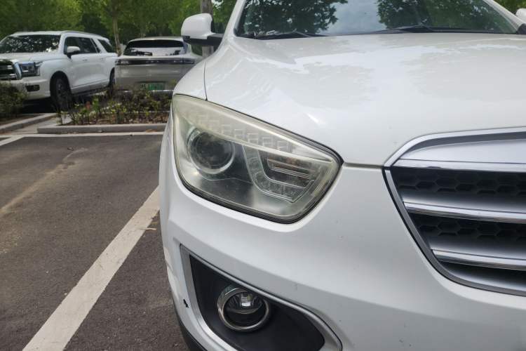 Used Bestune X80 2015 2.0L automatic luxury version Right Front Headlight