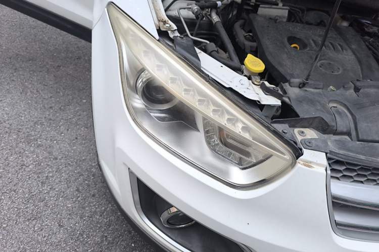 Used Bestune X80 2015 2.0L automatic luxury version Right Front Headlight