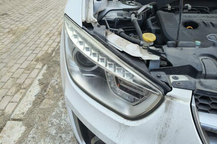 Used Bestune X80 2015 2.0L Automatic Comfort Anniversary Edition Right Front Headlight