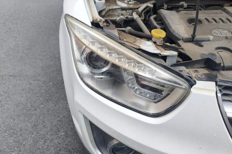Used Bestune X80 2015 2.0L Manual Comfort 2nd Anniversary Edition Right Front Headlight