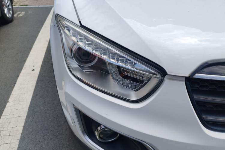 Used Bestune X80 2015 2.0L automatic luxury version Right Front Headlight