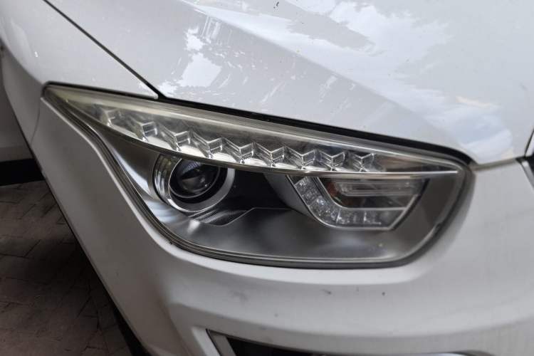 Used Bestune X80 2015 1.8T Automatic Luxury Model Right Front Headlight