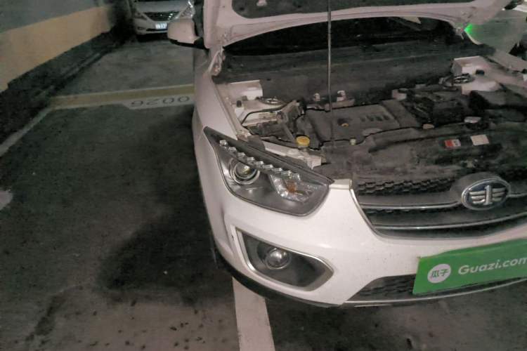 Used Bestune X80 2015 2.0L automatic luxury version Right Front Headlight