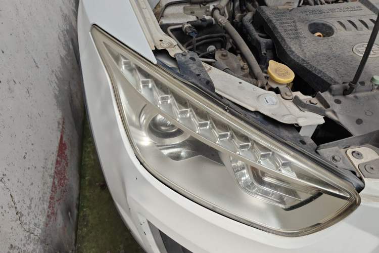 Used Bestune X80 2015 2.0L automatic luxury version Right Front Headlight