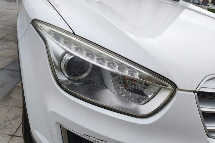 Used Bestune X80 2015 2.0L automatic comfort version Right Front Headlight