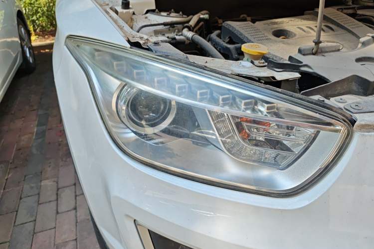 Used Bestune X80 2015 2.0L automatic comfort version Right Front Headlight