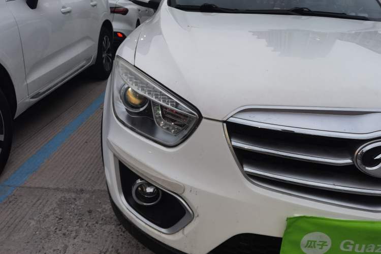 Used Bestune X80 2015 2.0L Automatic Comfort Anniversary Edition Right Front Headlight
