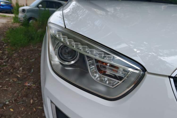 Used Bestune X80 2015 2.0L automatic comfort version Right Front Headlight