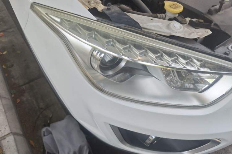 Used Bestune X80 2015 2.0L Automatic Comfort Anniversary Edition Right Front Headlight