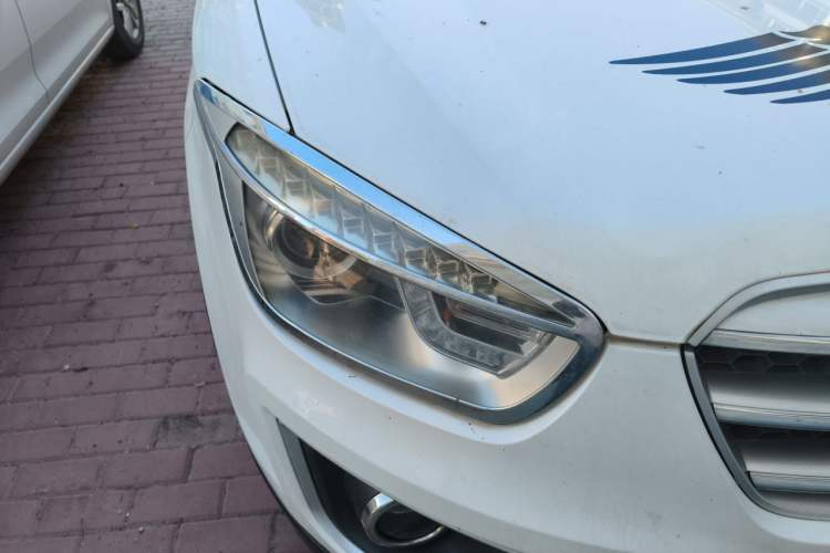 Used Bestune X80 2015 2.0L automatic luxury version Right Front Headlight