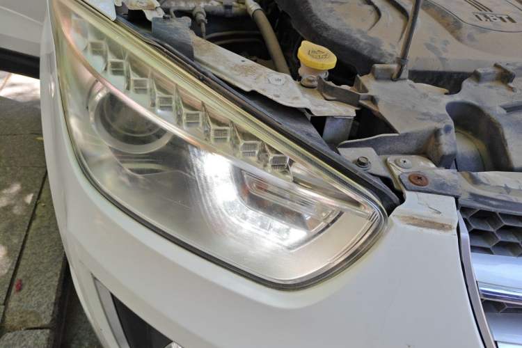 Used Bestune X80 2015 1.8T Automatic Luxury Model Right Front Headlight
