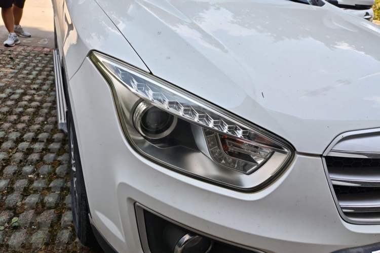 Used Bestune X80 2015 2.0L Automatic Comfort Anniversary Edition Right Front Headlight