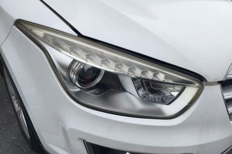 Used Bestune X80 2015 1.8T Automatic Luxury Model Right Front Headlight