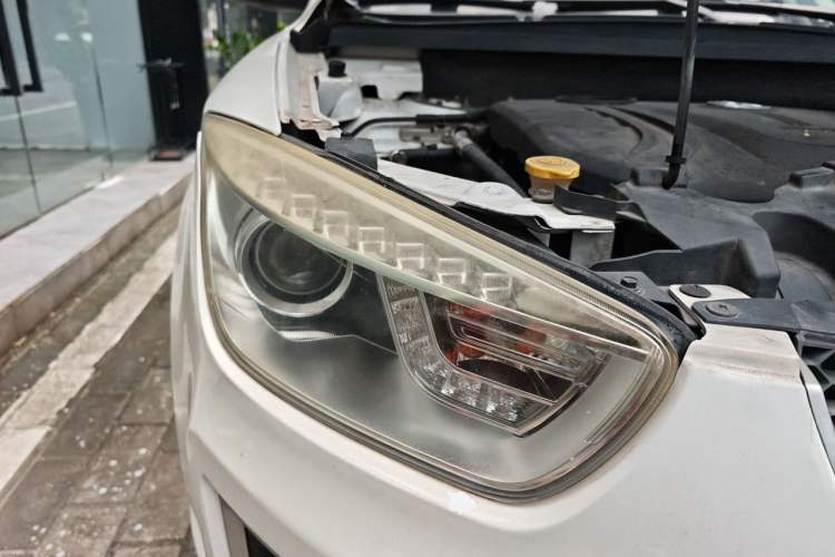 Used Bestune X80 2015 1.8T Automatic Luxury Model Right Front Headlight