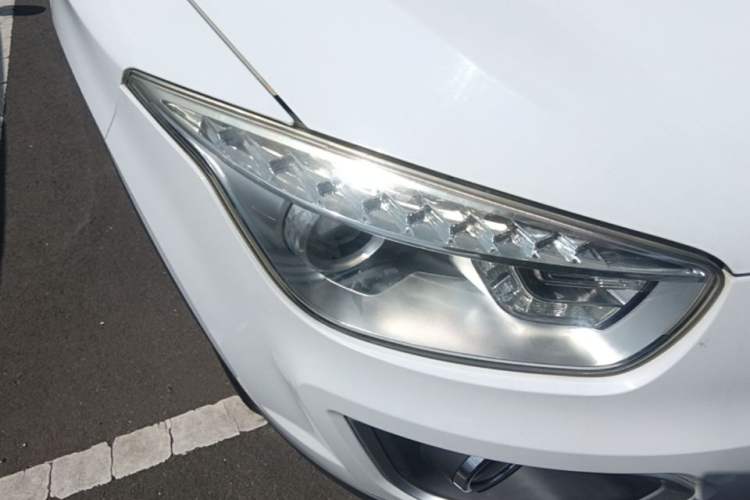 Used Bestune X80 2015 2.0L automatic luxury version Right Front Headlight