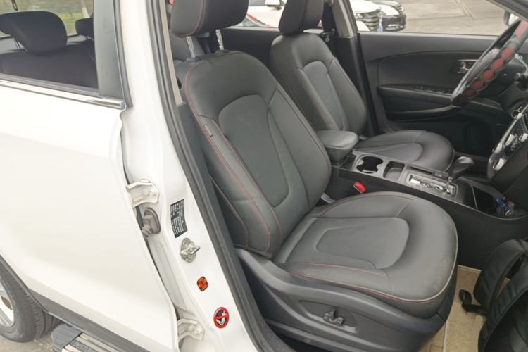 Used Bestune X80 2015 2.0L automatic luxury version Right Front Seat