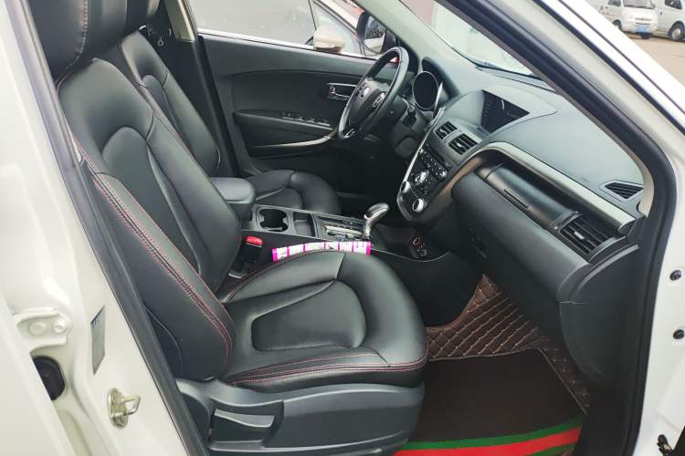 Used Bestune X80 2015 2.0L automatic comfort version Right Front Seat