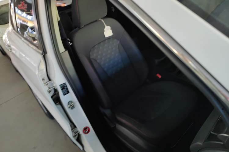 Used Bestune X80 2015 2.0L automatic comfort version Right Front Seat